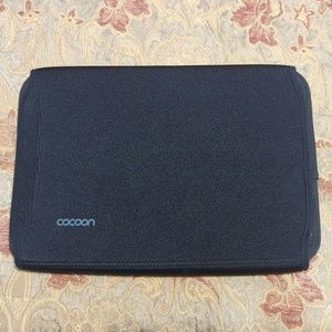 Cocoon wrap with Grid-it Organization and laptop/tablet sleeve